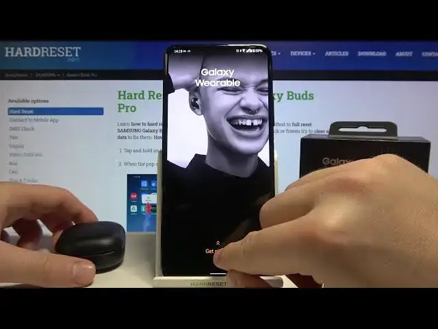 Video thumbnail for Samsung Galaxy Buds Pro - Connect with Galaxy Wearable App