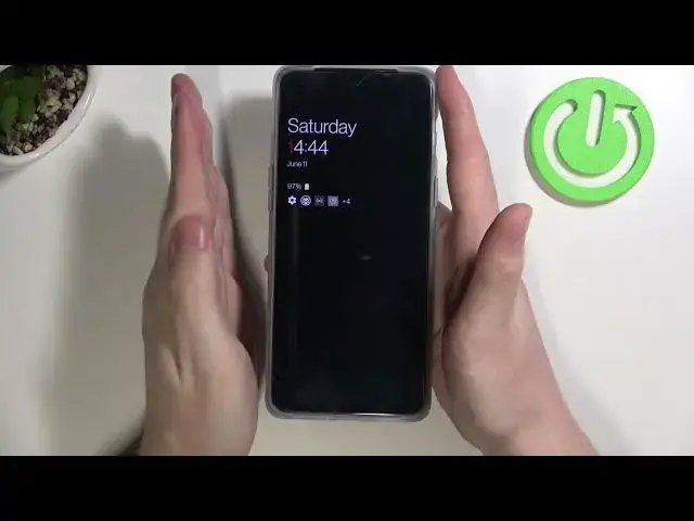 Video thumbnail for Hand Size Comparison of OnePlus Nord CE 5G – Device Size