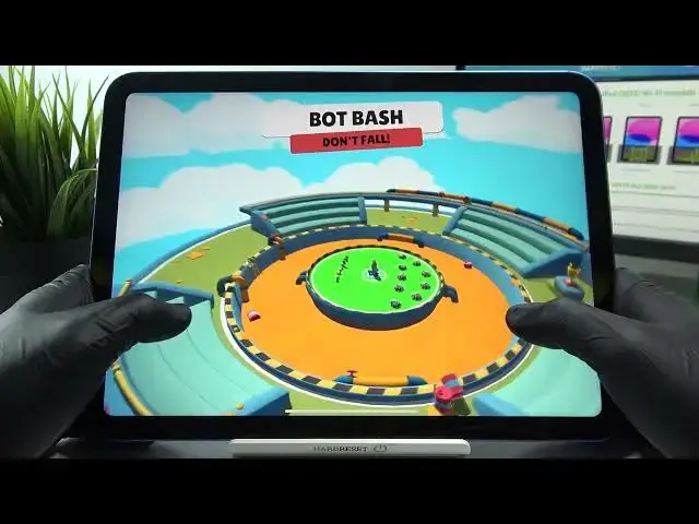 Video thumbnail for iPad 10th Gen (2022) - Stumble Guys - Gameplay