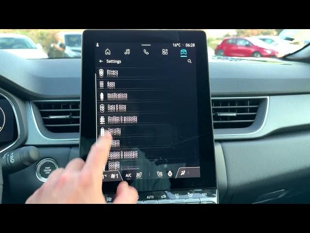 Video thumbnail for Renault Captur – How to Check Infotainment Storage
