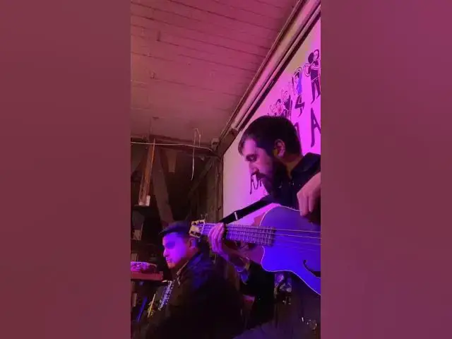 'Video thumbnail for CUANDO LLORA MI GUITARRA BASS POV - TUPÍO Y PAREJO'