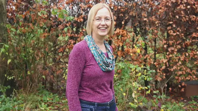 'Video thumbnail for How to Sew an easy yet Stylish Infinity Scarf - Great Beginner Project'