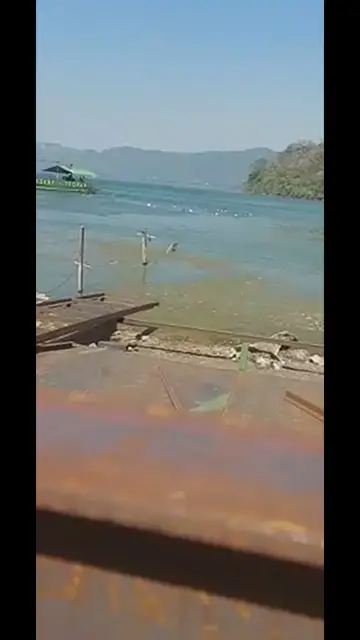 Video thumbnail for Empresario y dos personas más ahogadas en el Lago Coatepeque por volteo de un Ferry
