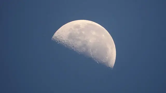 'Video thumbnail for Last Quarter Moon In Daylight Through My Telescope   #astrophotography #observethemoon #moon'