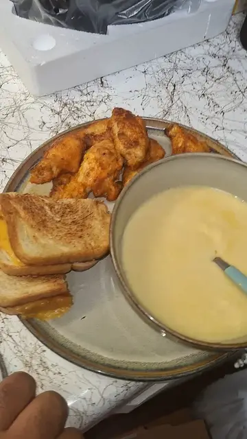 Video thumbnail for Yum...Yum..... a quick meal on the flyyy