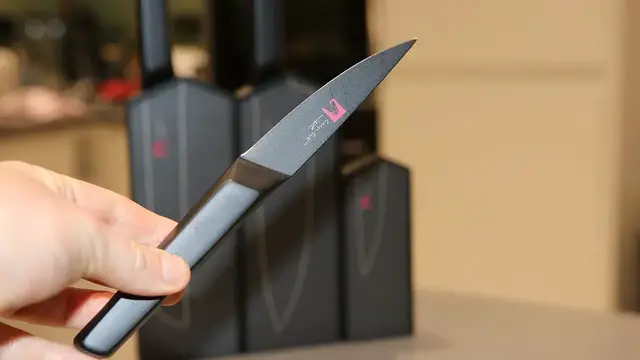 Video thumbnail for Coolest kitchen knives ever? Lancelot Métal: The World’s 1st Magnetic Knife & Block Set