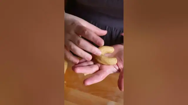 Video thumbnail for Comme un croissant, le biscuit Kiflice croate !