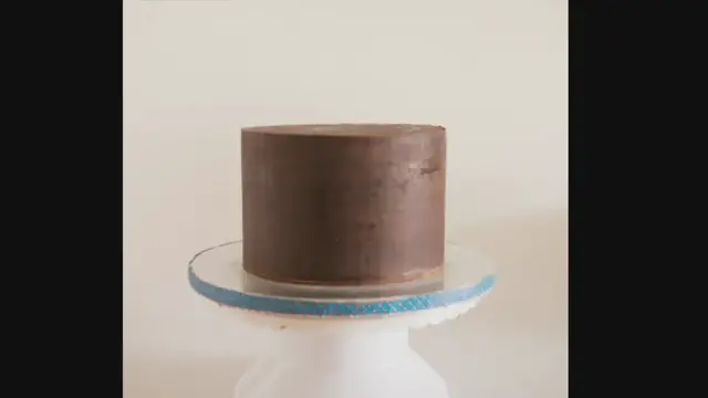 Video thumbnail for Sharp Edges on Ganache Cakes