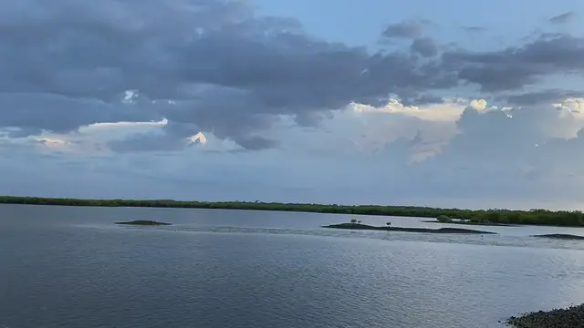 Video thumbnail for Florida Sunset Over The Bay