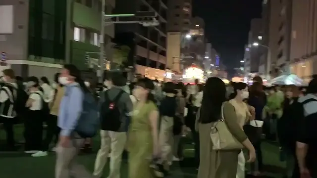 'Video thumbnail for 祇園祭2022年7月15日:カステーラに並ぶ信じられない行列 / Gion Festival July 15, 2022: Incredible line for Castella'