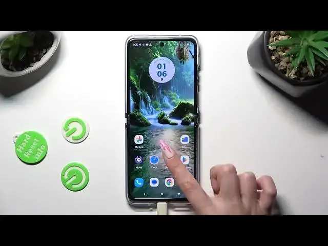 'Video thumbnail for How to Turn On / Off Auto Rotate Screen on Motorola Razr 40 Ultra'
