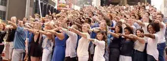 'Video thumbnail for Exclusive: MAMMA MIA! Vets Reunite in Times Square!'