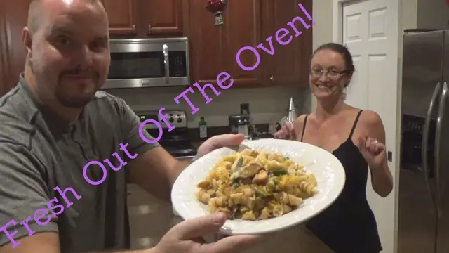 Video thumbnail for Chicken Pot Pie Pasta || DiningInWithDanielle
