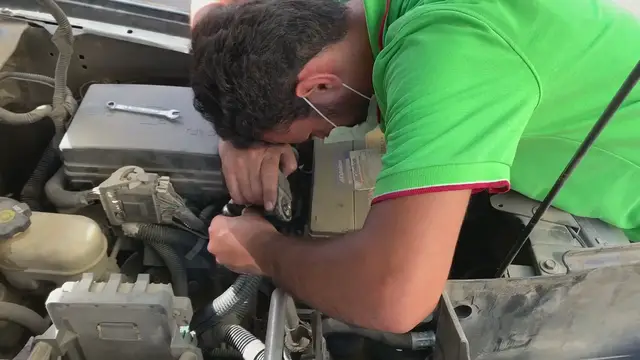 'Video thumbnail for Step-by-Step Instructions for Changing a Car Battery'