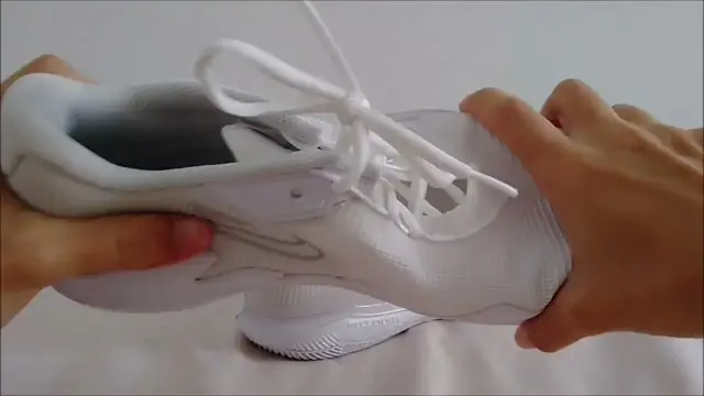 'Video thumbnail for Nike Court Air Zoom Vapor Pro Feminino branco'
