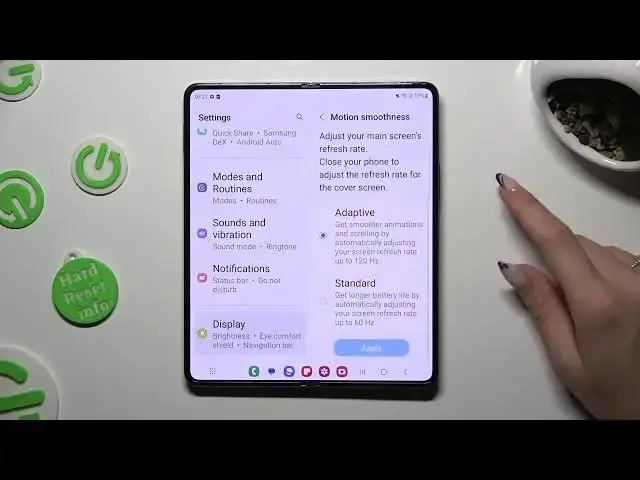 Video thumbnail for Unleash Smoothness: Adjusting Display Refresh Rate on SAMSUNG Galaxy Z Flip5!