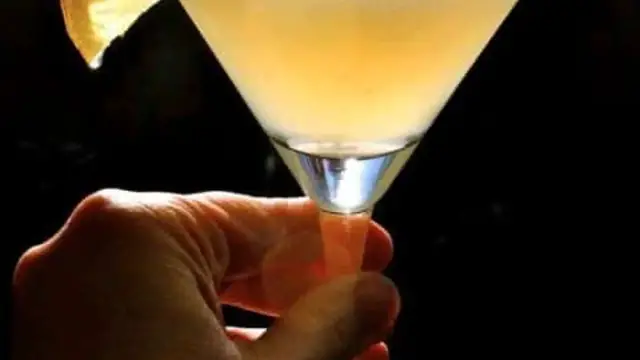 Video thumbnail for Lemon drop martini recipe