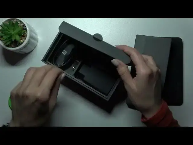 Video thumbnail for Does ASUS Zenfone 9 Come with USB Cable? – Items in Box