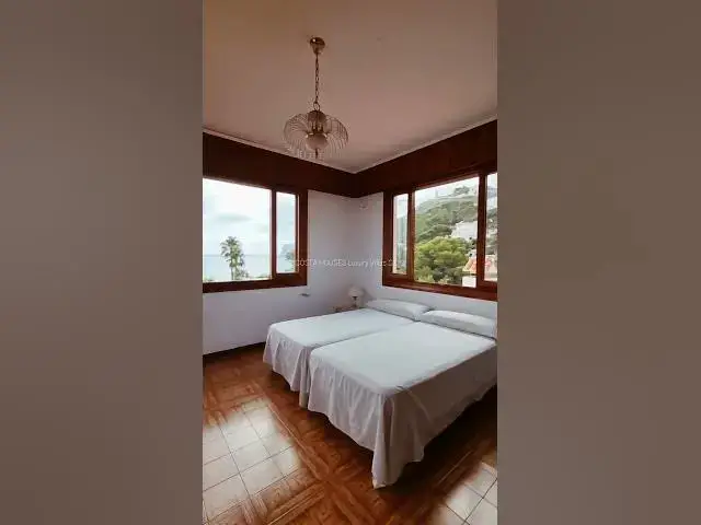 Video thumbnail for PRIMERA LINEA MAR - Villa en Las Rotas, Denia | SEAFRONT Villa in Denia, Spain