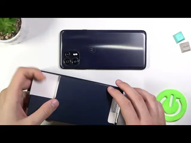 'Video thumbnail for Are there Headphones in the Motorola Edge 20 Lite Box Set?'