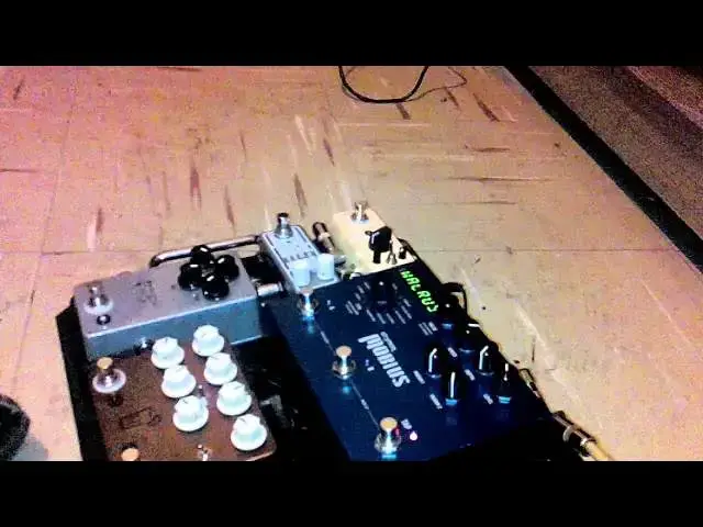 Video thumbnail for Demo del Firefly fuzz de JHS Pedals para Adictos al Gear
