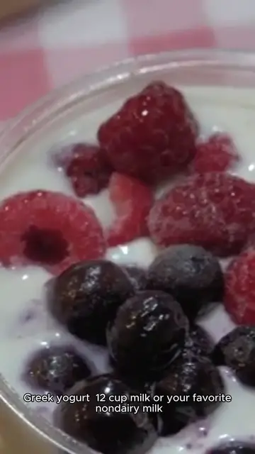 Video thumbnail for strawberry smoothie recipe