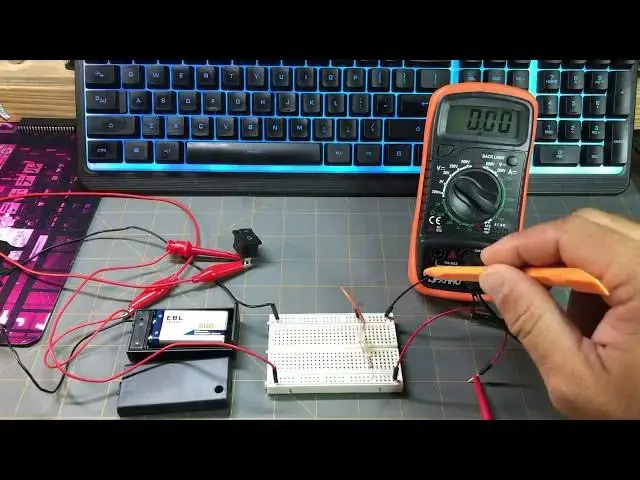 Video thumbnail for 9V Battery Power Supply Prototype Circuit (Demo) - The Ultimate DIY 3220-Point Breadboard