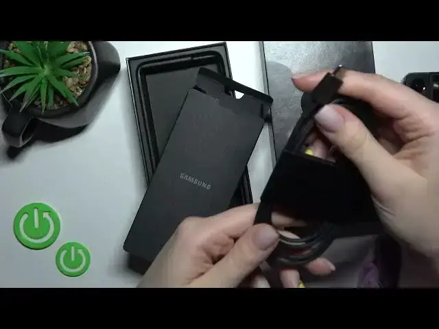 'Video thumbnail for Are there any USB cables included in the Samsung Galaxy S22 box?'