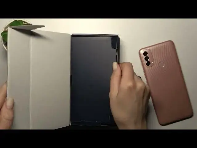 'Video thumbnail for Does MOTOROLA Moto E40 Comes with Charger'
