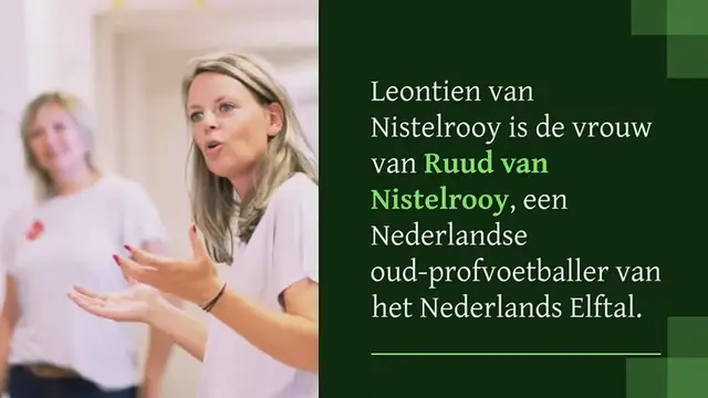 Video thumbnail for Dit is de knappe vrouw van Ruud van Nistelrooy: