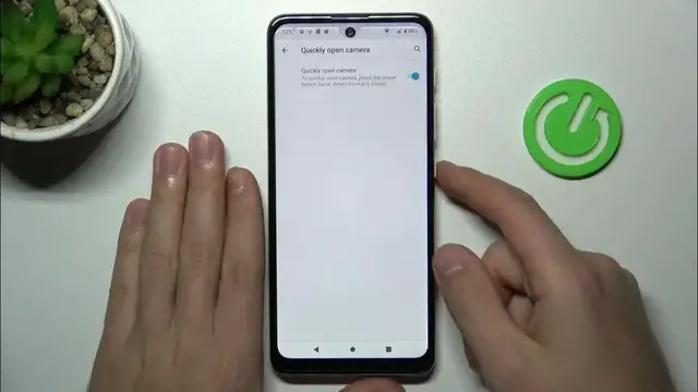 'Video thumbnail for How to Activate the Camera Quick Launch Function on the MOTOROLA Moto E40'