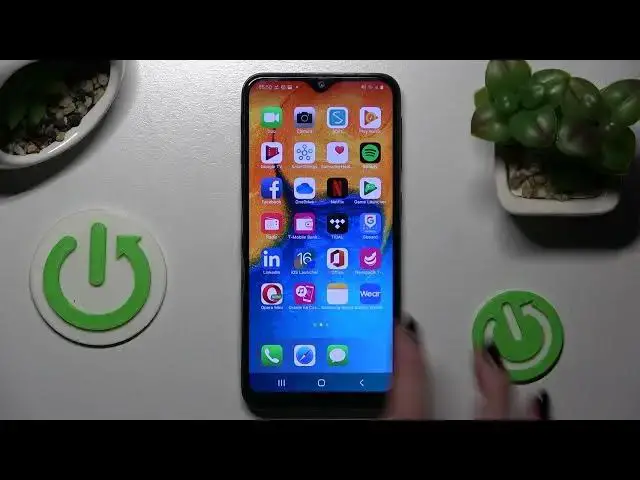 Video thumbnail for How to Download & Install iOS Launcher on SAMSUNG Galaxy A20e?