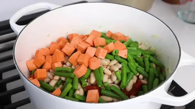 Video thumbnail for 89.MINESTRONE SOUP ¦ Best vegetarian soup for fall soup season + meal prep! (1080p 24fps)