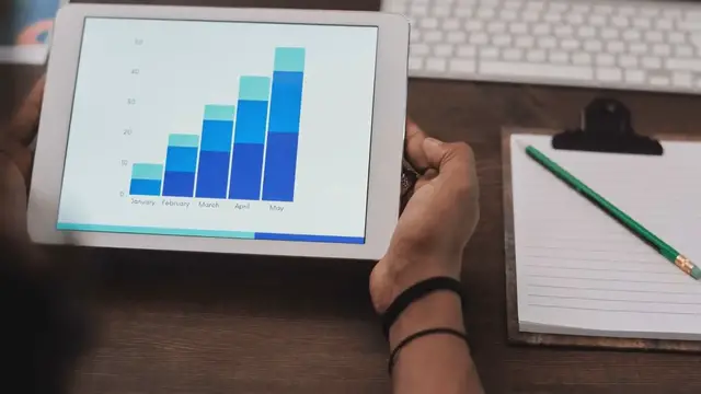 'Video thumbnail for Marketing de Afiliados: Cómo Generar Ingresos en Línea'