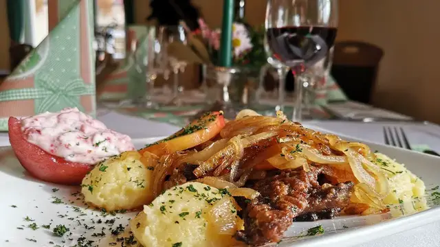 Video thumbnail for Im Hotel Seeblick in Klietz - Küchenspione schauen in die Kochtöpfe