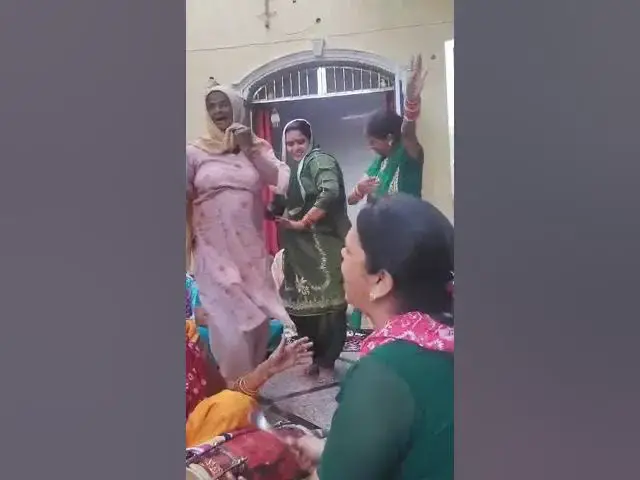 Video thumbnail for हरे सूट में  चाले paad दिए बेबे ने,🥹🫣 लाइक कर दियो #dance #भजनkirtan #viralmusic