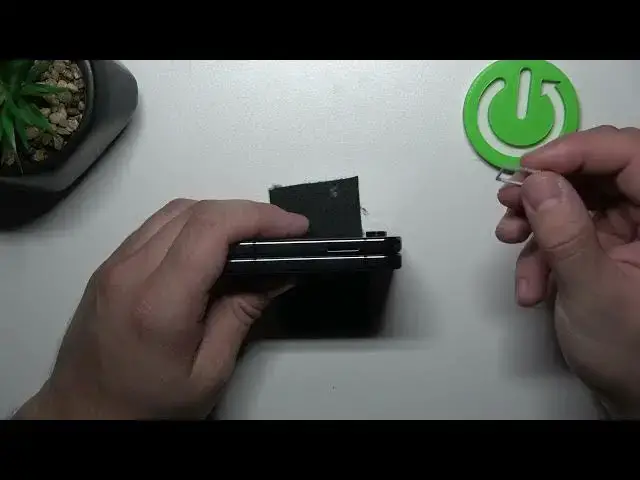 'Video thumbnail for Samsung Galaxy Z Flip 5 - Does it have SD Card Slot'