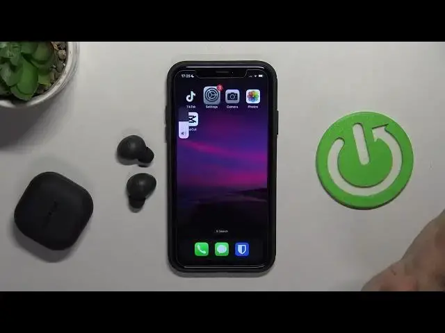 Video thumbnail for How to Pair Samsung Galaxy Buds 2 Pro with iPhone / iPad?