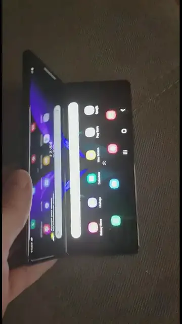 Video thumbnail for Samsung Galaxy Z Fold 2 review