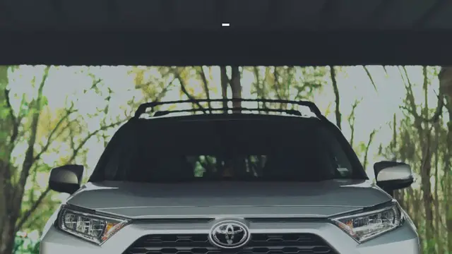 Video thumbnail for TOYOTA RAV4 HYBRID XSE VS. LIMITED: WHAT’S THE DIFFERENCE?