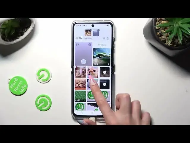 Video thumbnail for How to Add Photos To Your Text Message on Motorola Razr 40 Ultra