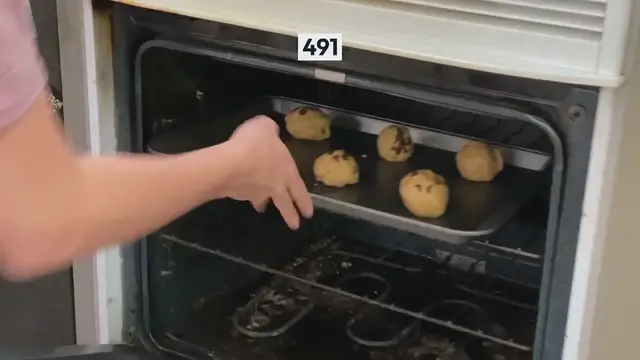 Video thumbnail for Banana Chocolate Chip Bars