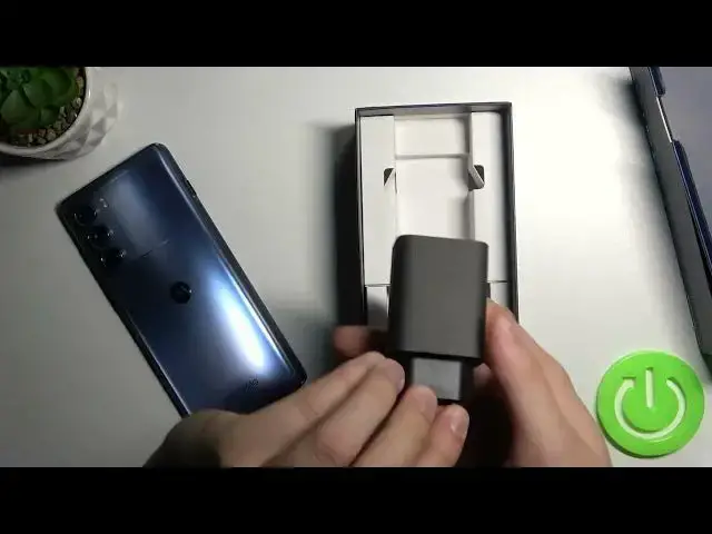 'Video thumbnail for Is there a charger included in the Motorola Moto G200 box set? EU Distribution'