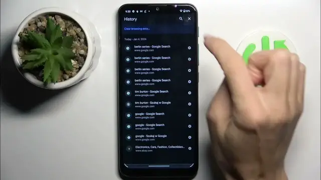 Video thumbnail for How to Clear Browsing Data on MOTOROLA Moto G9 Play
