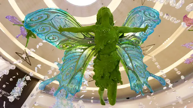 Video thumbnail for Dubai Mall mit Wasserfall-Springern und Aquarium