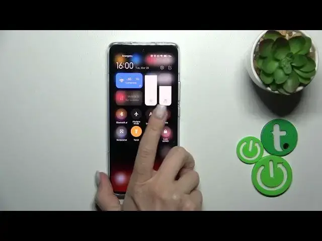 'Video thumbnail for How to Switch On Flashlight on XIAOMI 13 Pro'