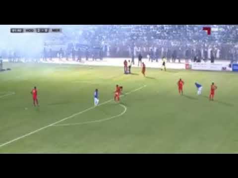 Video thumbnail for جمهور المريخ يخرب و يكسر استاد الهلال