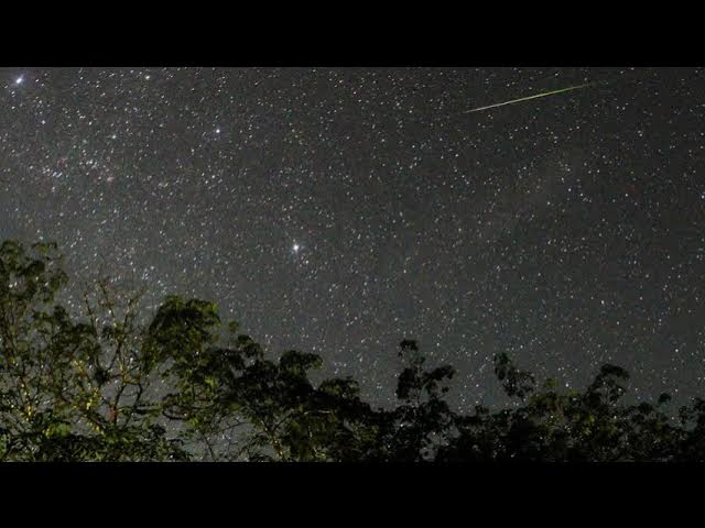 Video thumbnail for La lluvia de Gemínidas: un espectáculo nocturno que no te puedes perder