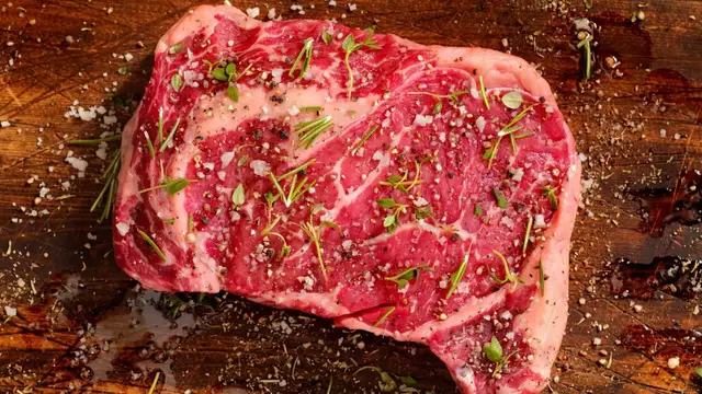 'Video thumbnail for These 11 Seafood Chains Serve The Best Steaks'