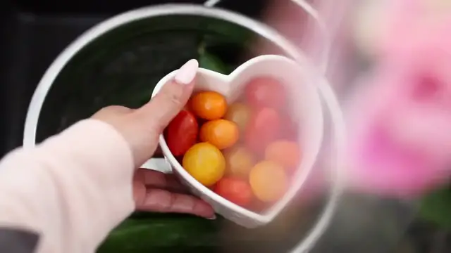 Video thumbnail for Elegant Valentine s Day  Champagne Brunch Ideas  Turkish Eggs   Champagne Floats  MissLizHeart(720P HD)